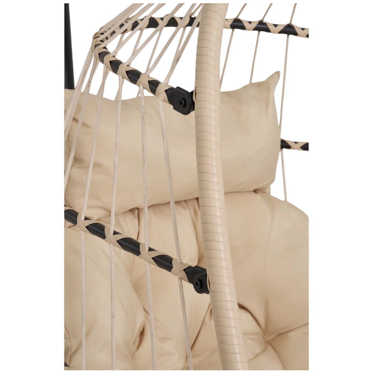 Patras hengestol ute – natur | House Nordic